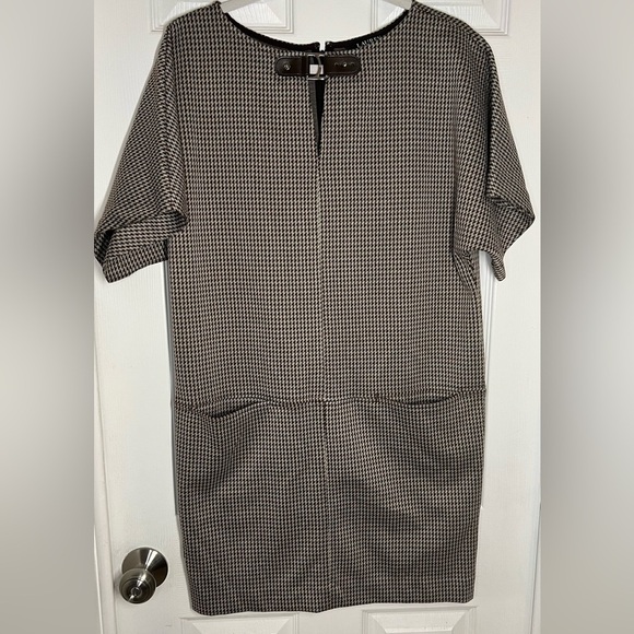 Ralph Lauren Chic Houndstooth Dress with Buckle Detail
Size Small‎ - Picture 2 of 9